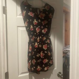 Flower patterned sleeveless dress